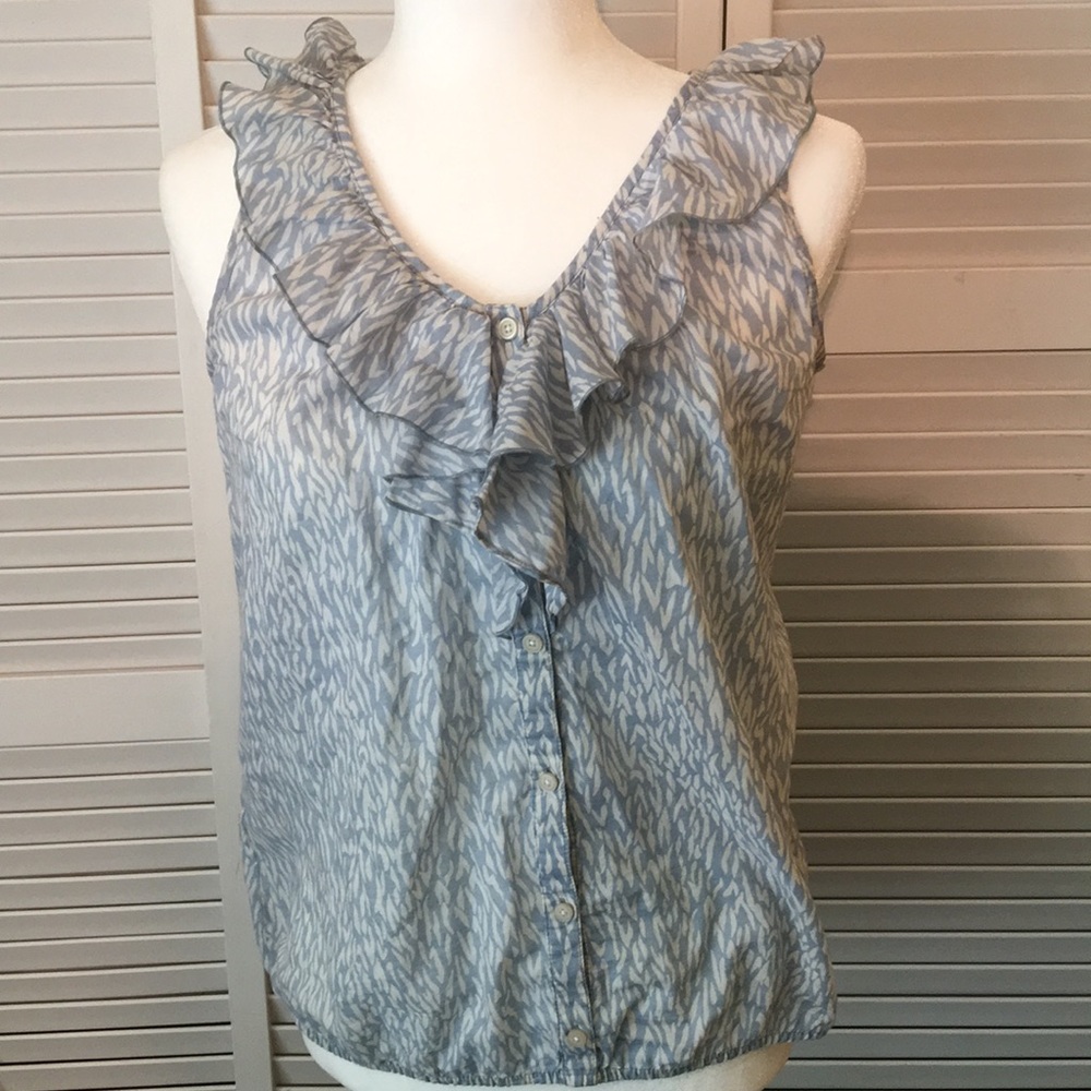 🌻Ann Taylor LOFT Blouse in Soft Blue Print.